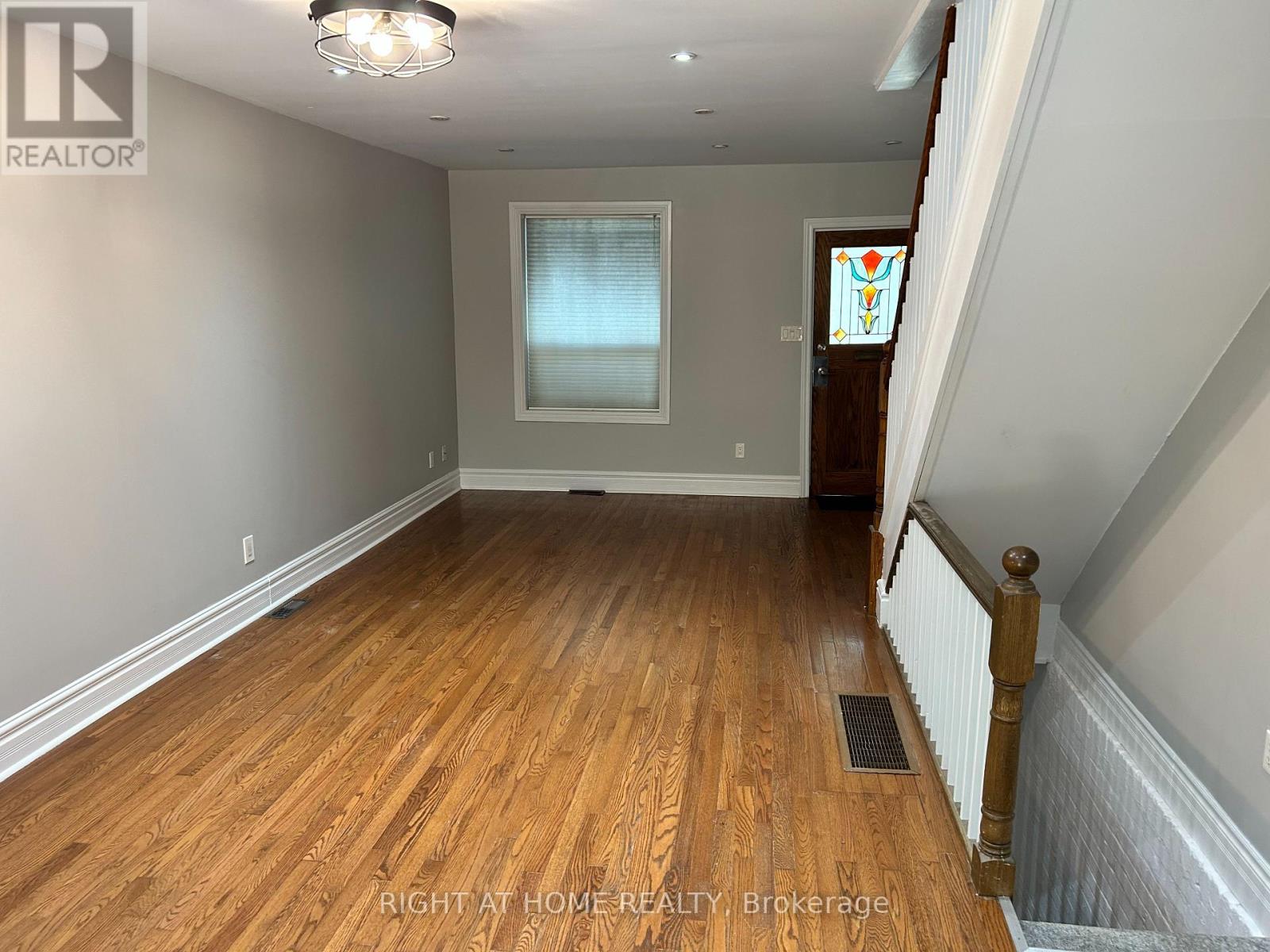 280 Kenilworth Avenue, Toronto, Ontario  M4L 3S8 - Photo 9 - E13585472