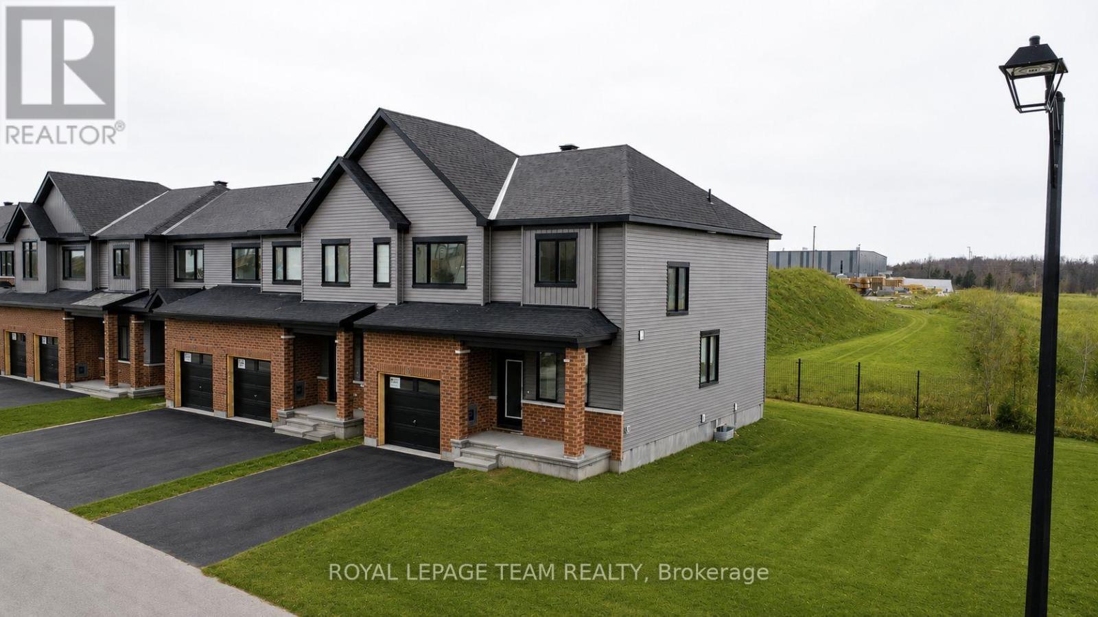668 Expansion Road, Ottawa, Ontario  K2J 7G3 - Photo 2 - X13577962