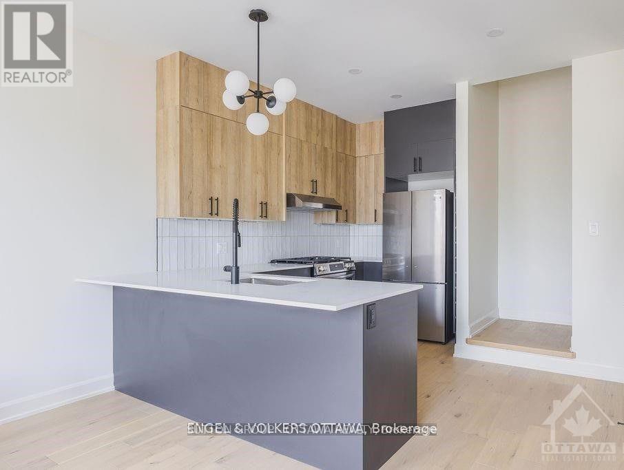 A - 136 Carillon Street, Ottawa, Ontario  K1L 5Y3 - Photo 3 - X13585578