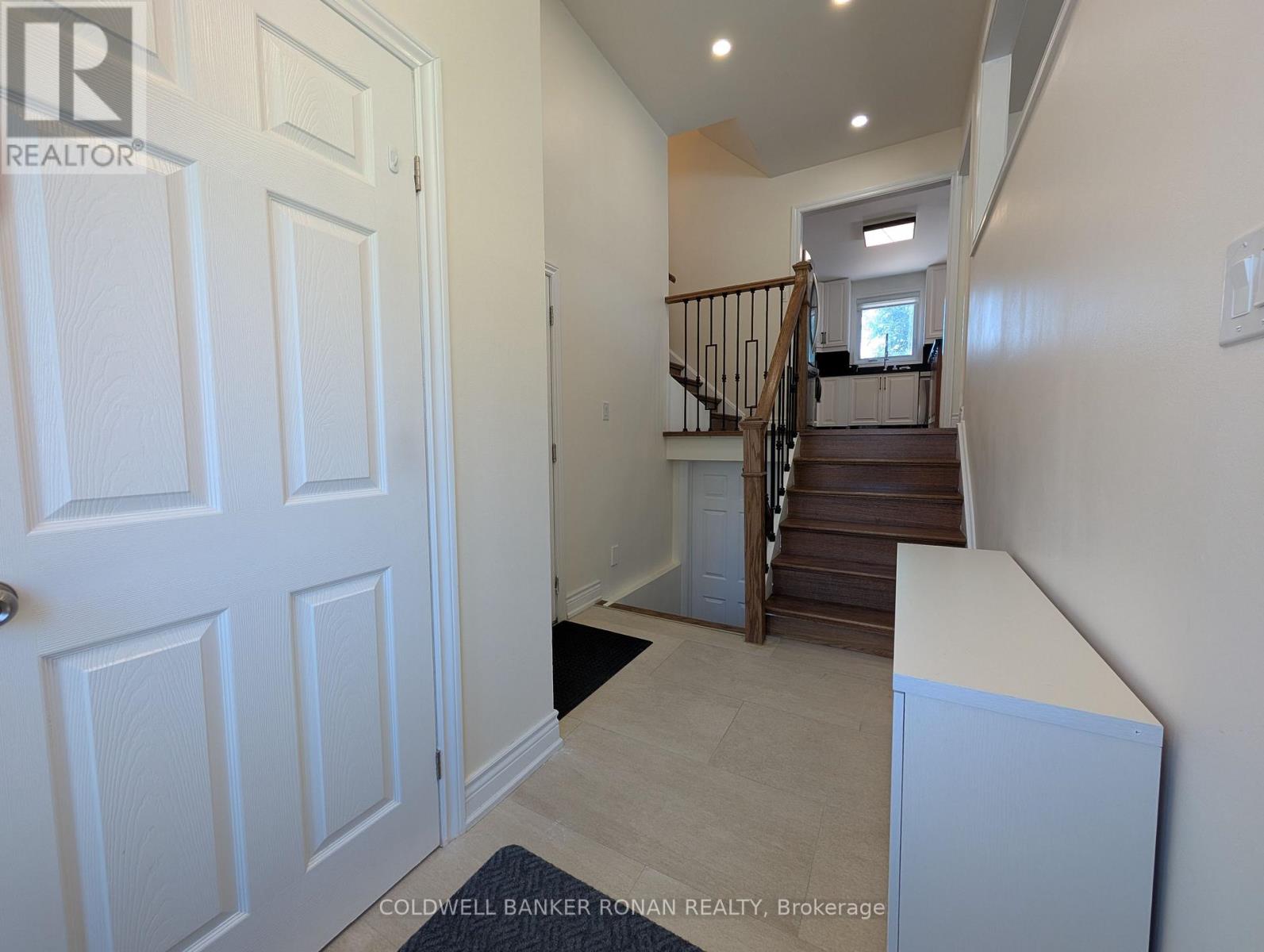41 Camrose Drive, Georgina, Ontario  L4P 3L6 - Photo 5 - N13585590