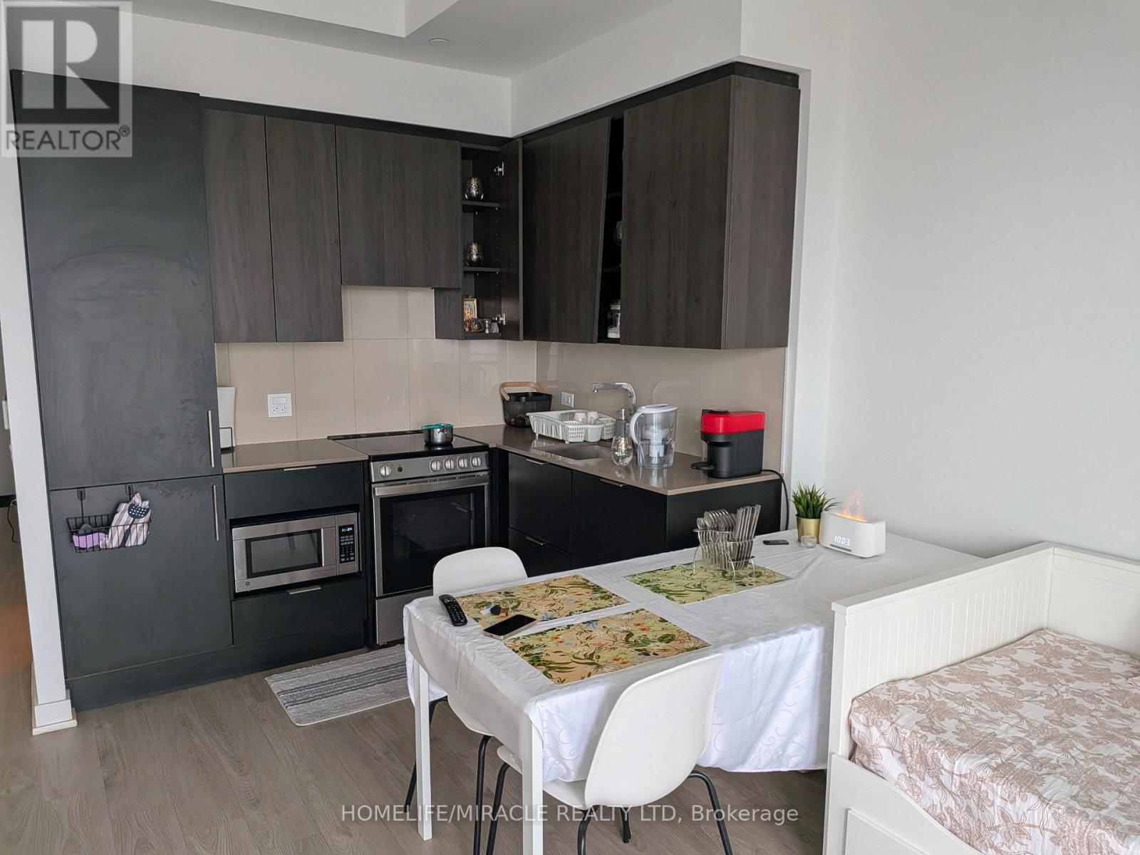 4205 - 3900 Confederation Parkway, Mississauga, Ontario  L5B 0M3 - Photo 4 - W13585422
