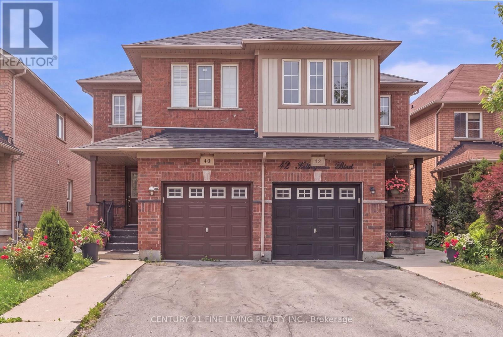 40 Hollowgrove Boulevard, Brampton, Ontario  L6P 1B1 - Photo 2 - W13585432