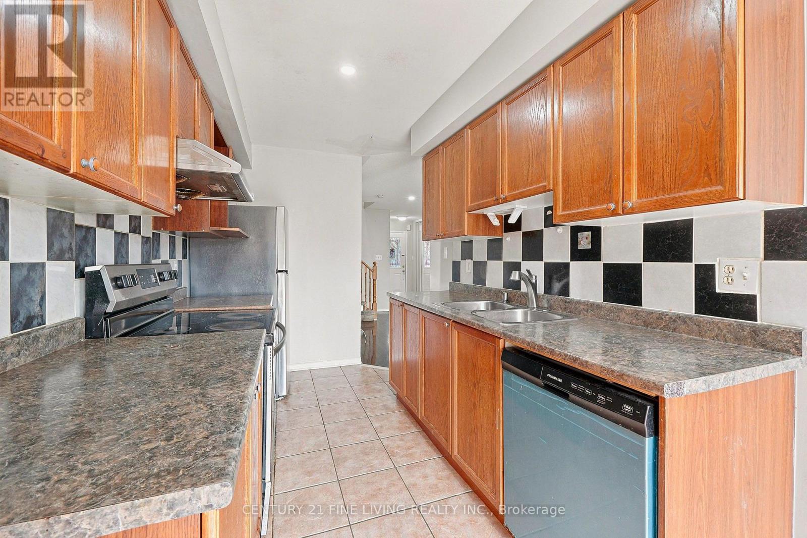 40 Hollowgrove Boulevard, Brampton, Ontario  L6P 1B1 - Photo 8 - W13585432