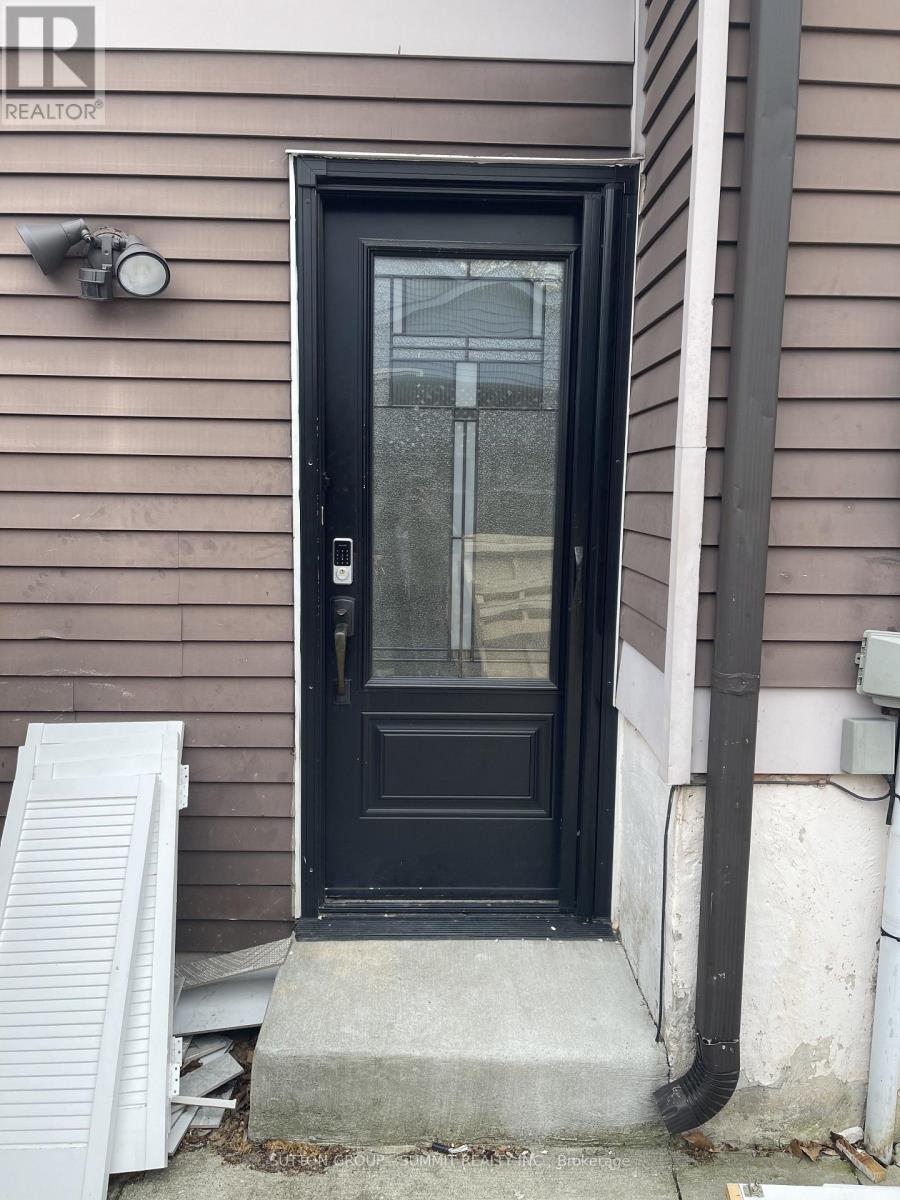2257 Hanbury Court, Burlington, Ontario  L7P 3V4 - Photo 2 - W13585512