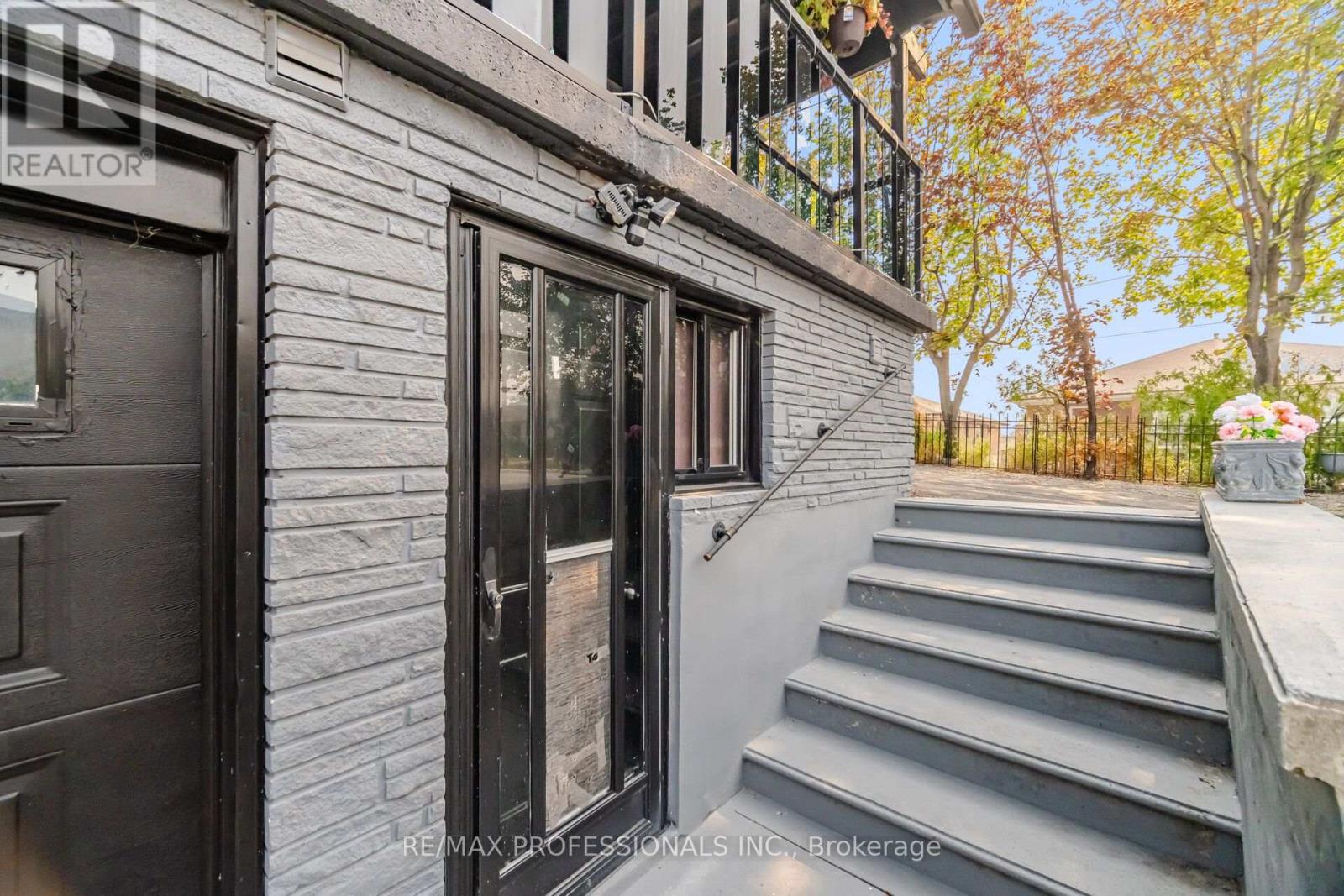 50 Cobb Avenue, Toronto, Ontario  M3L 2A3 - Photo 23 - W13585570