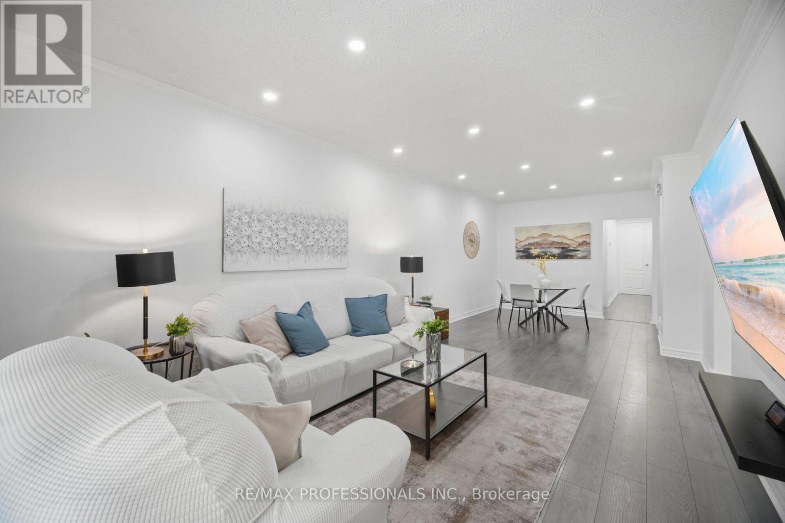50 Cobb Avenue, Toronto, Ontario  M3L 2A3 - Photo 6 - W13585570