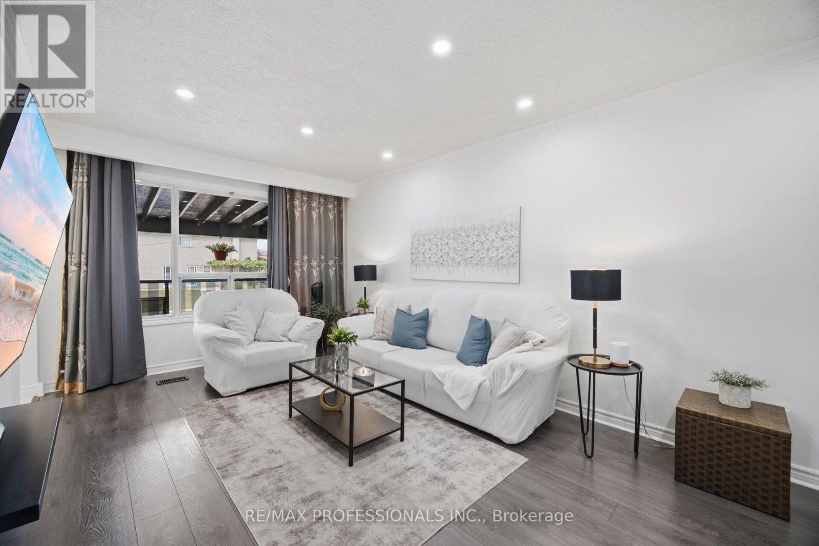50 Cobb Avenue, Toronto, Ontario  M3L 2A3 - Photo 7 - W13585570