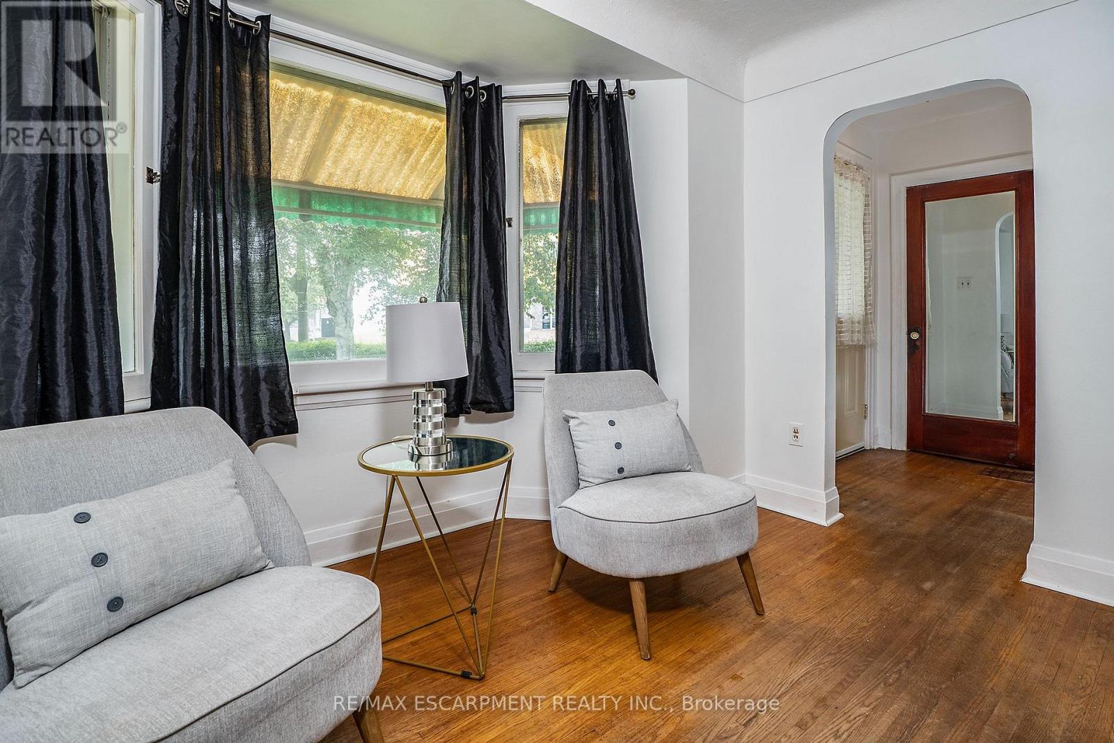 90 Osler Drive, Hamilton, Ontario  L9H 4B5 - Photo 2 - X13585448