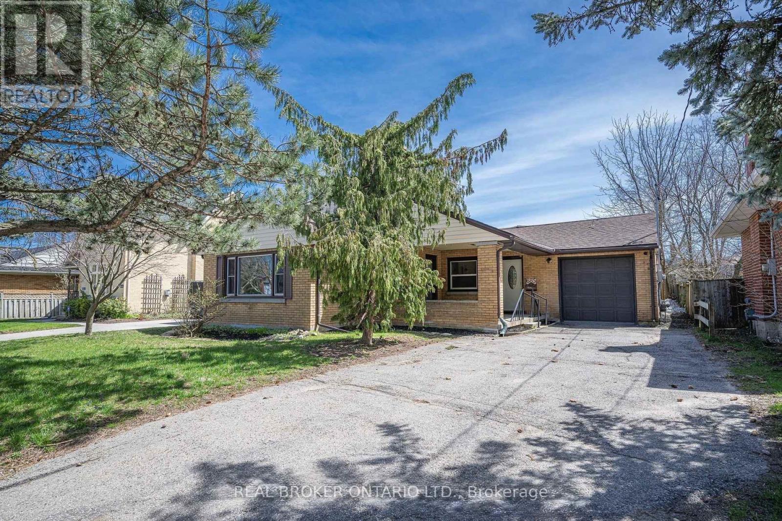 685 Frederick Street, Kitchener, Ontario  N2B 2B3 - Photo 1 - X13585486