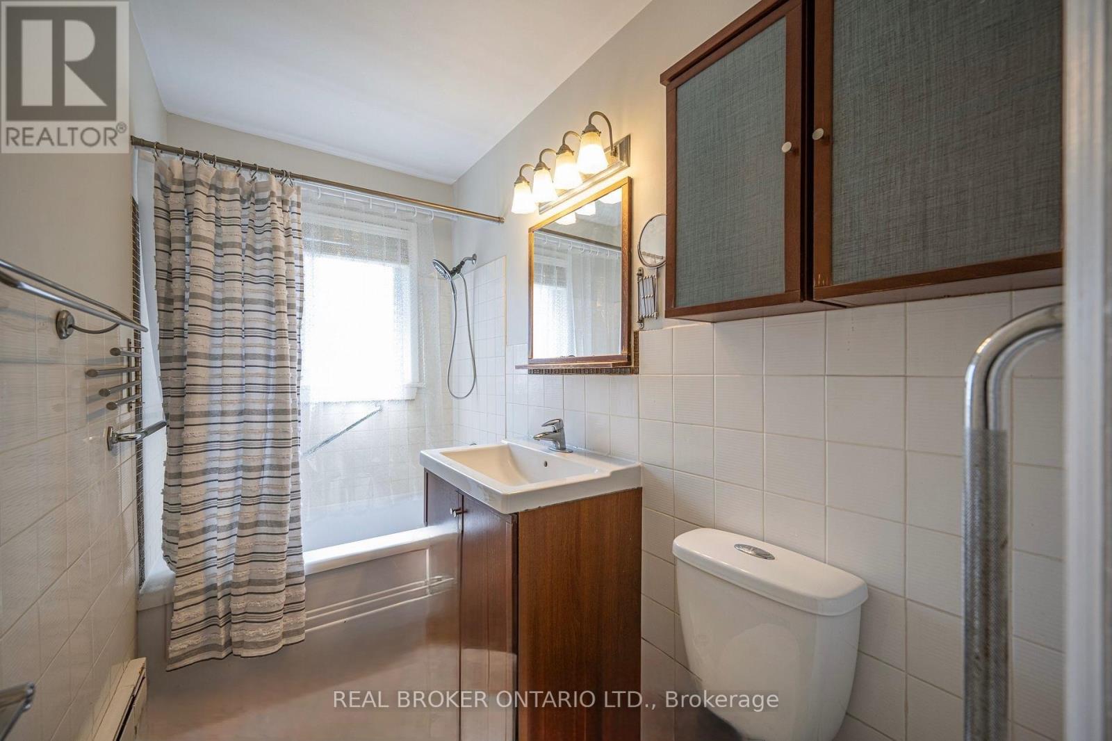 685 Frederick Street, Kitchener, Ontario  N2B 2B3 - Photo 8 - X13585486