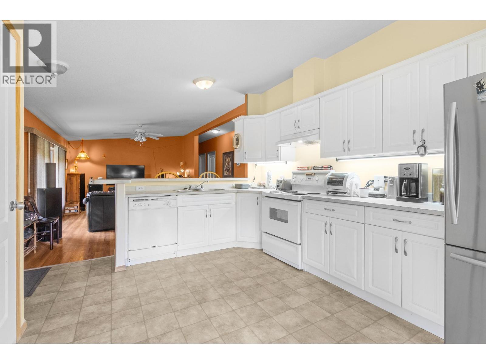 5060 Tatlow Road, Salmon Arm, British Columbia  V1E 2P8 - Photo 12 - 10395021