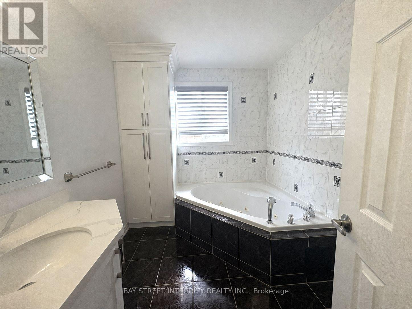 Upper 162 Claremont Street, Toronto, Ontario  M6J 2M8 - Photo 23 - C13580446