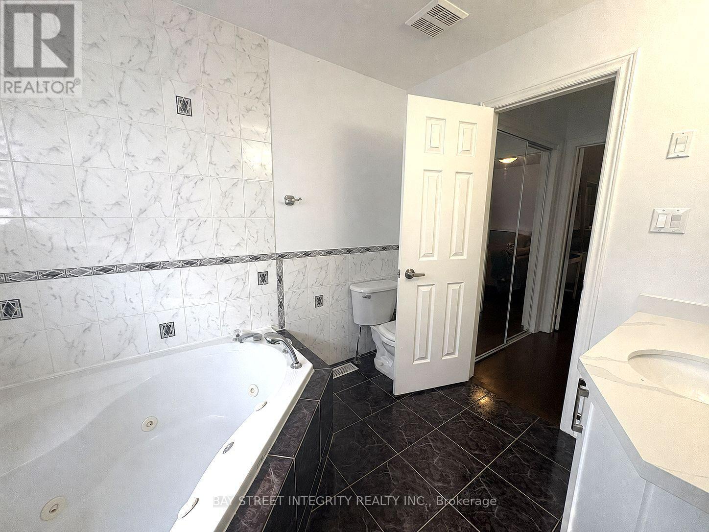 Upper 162 Claremont Street, Toronto, Ontario  M6J 2M8 - Photo 24 - C13580446
