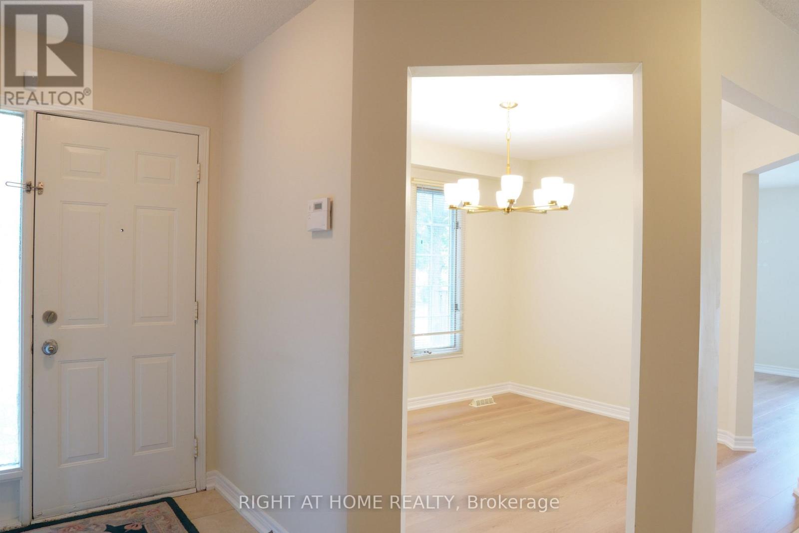 50 Oldhill Street, Richmond Hill, Ontario  L4C 9T9 - Photo 3 - N13584786