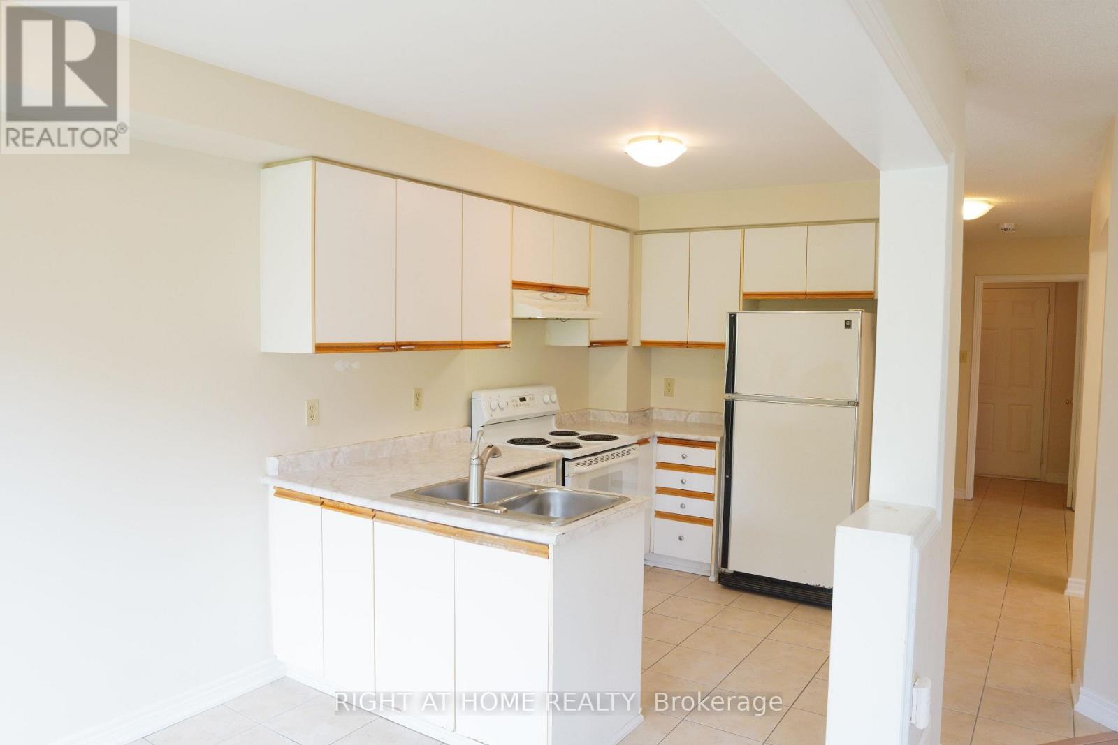 50 Oldhill Street, Richmond Hill, Ontario  L4C 9T9 - Photo 7 - N13584786