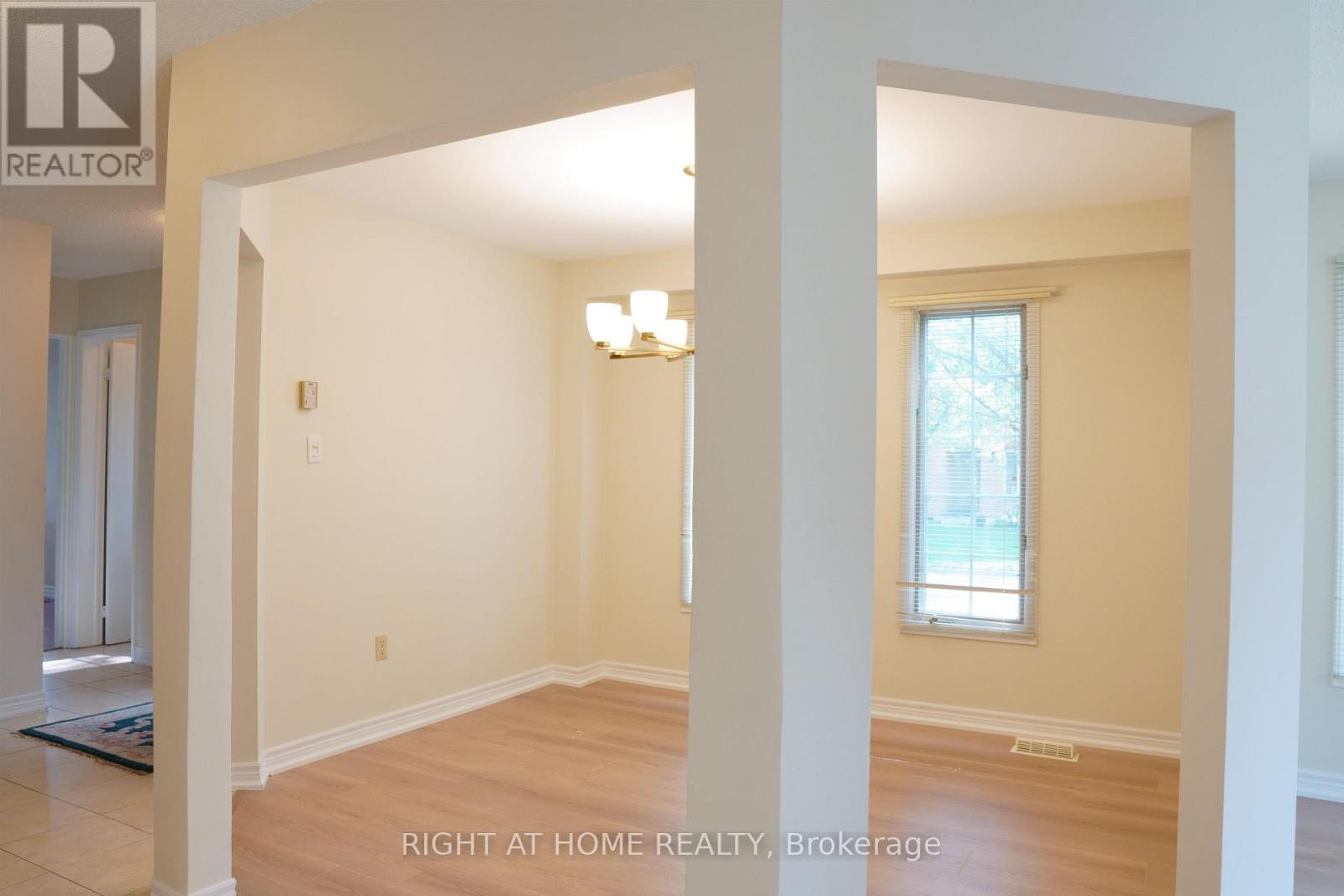 50 Oldhill Street, Richmond Hill, Ontario  L4C 9T9 - Photo 5 - N13584786