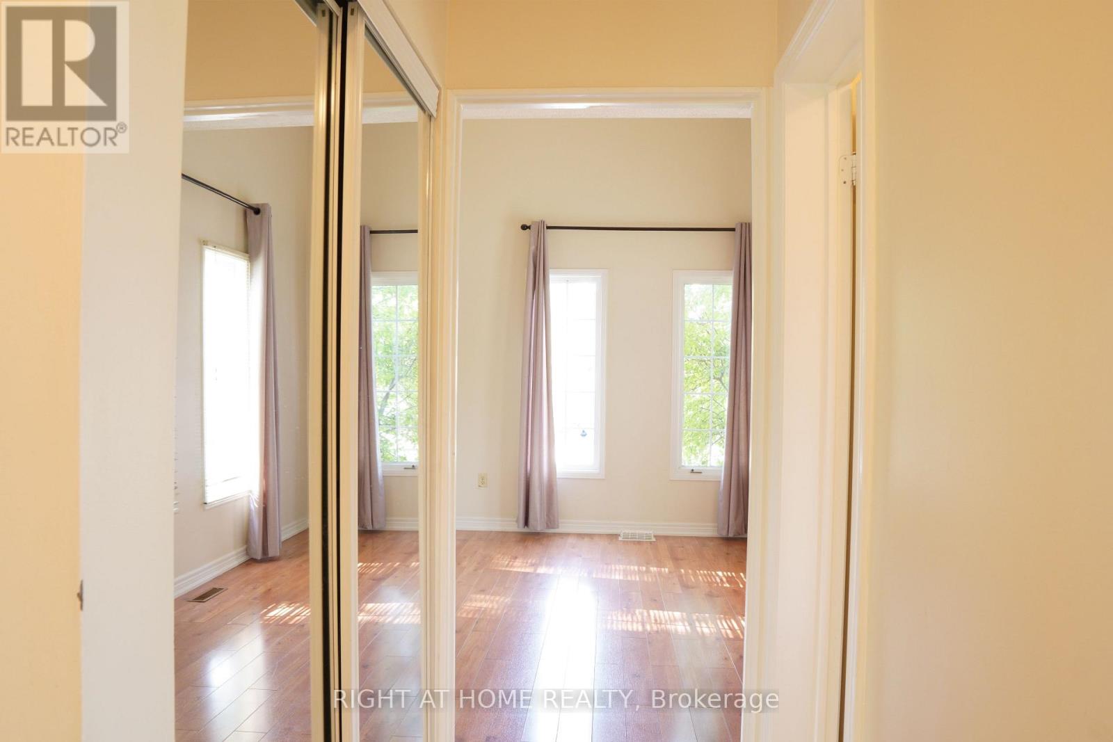50 Oldhill Street, Richmond Hill, Ontario  L4C 9T9 - Photo 8 - N13584786