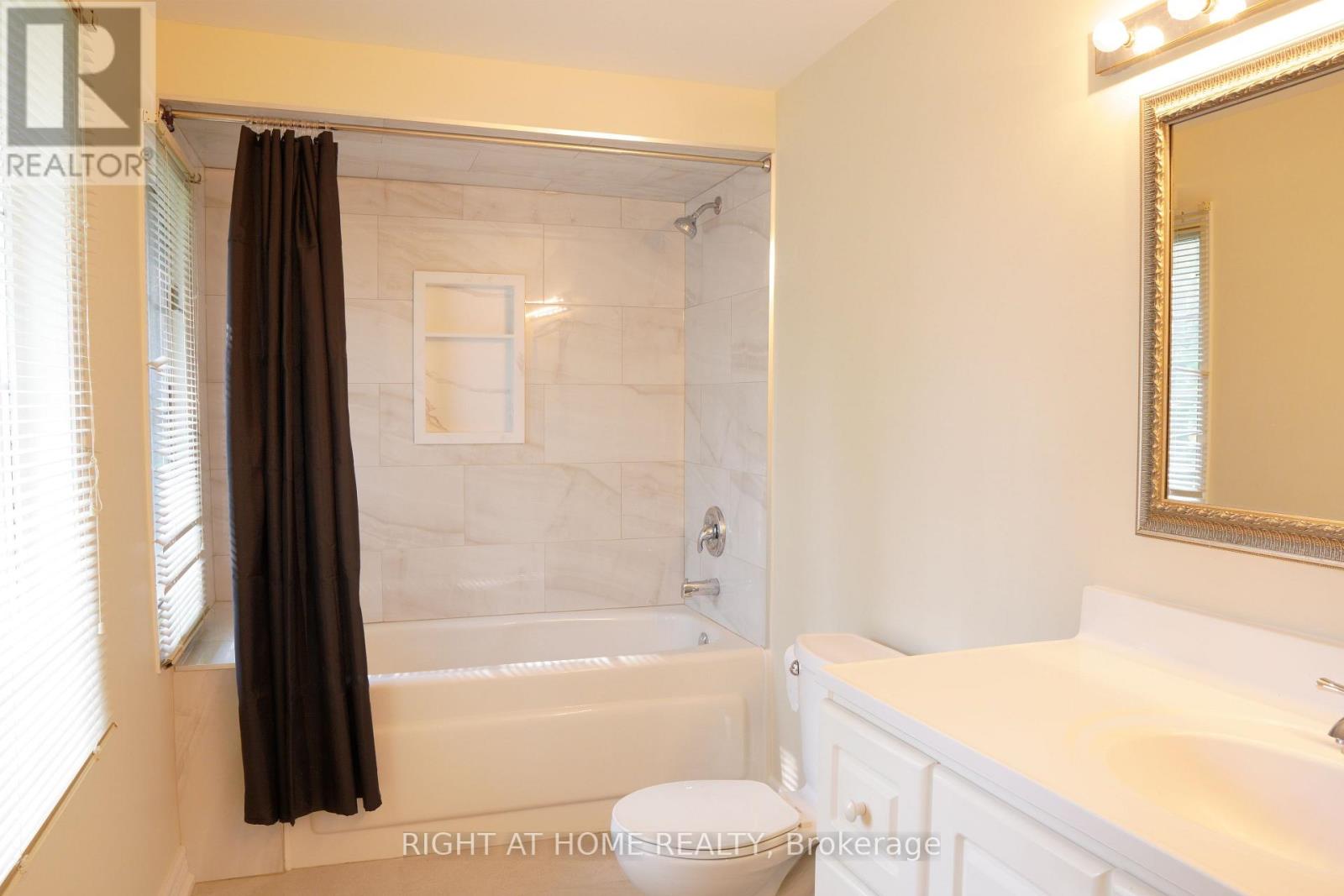 50 Oldhill Street, Richmond Hill, Ontario  L4C 9T9 - Photo 15 - N13584786