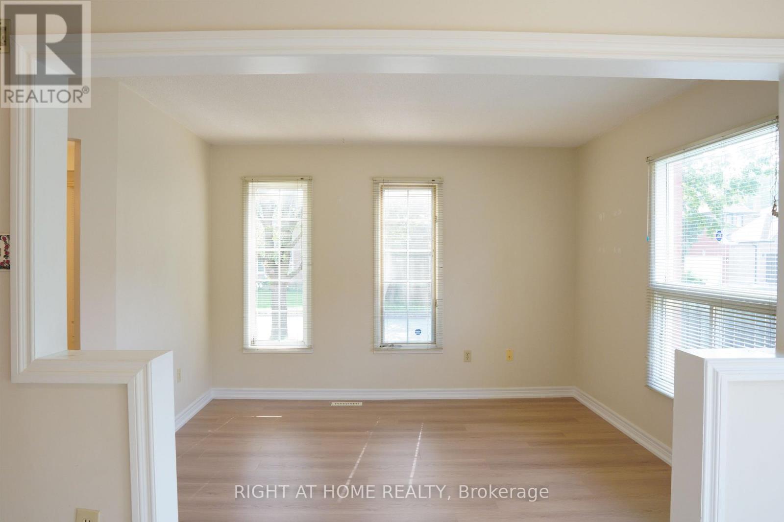 50 Oldhill Street, Richmond Hill, Ontario  L4C 9T9 - Photo 4 - N13584786