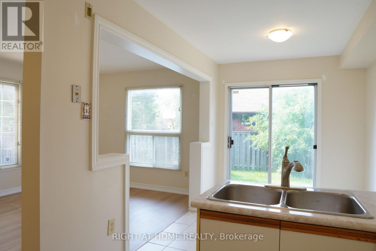 50 Oldhill Street, Richmond Hill, Ontario  L4C 9T9 - Photo 6 - N13584786