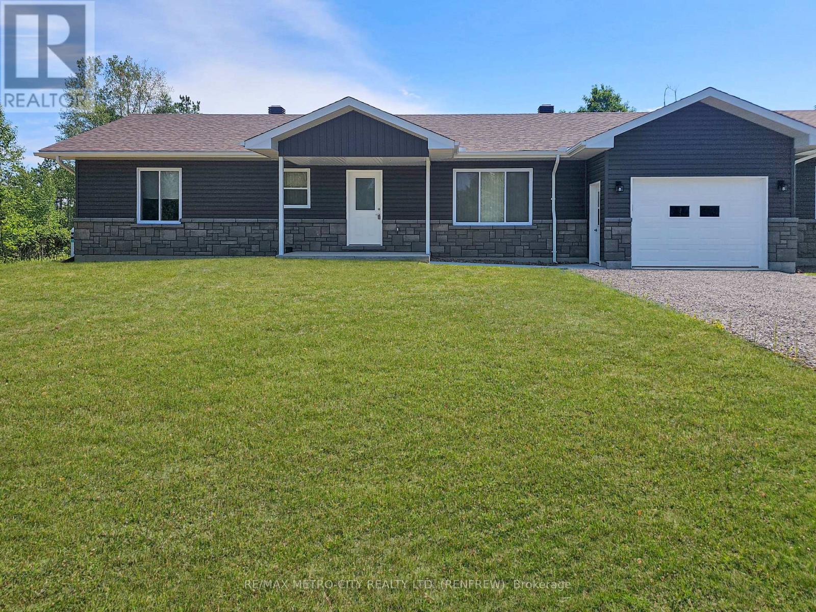 A - 321a Usborne Street, Mcnab/braeside, Ontario