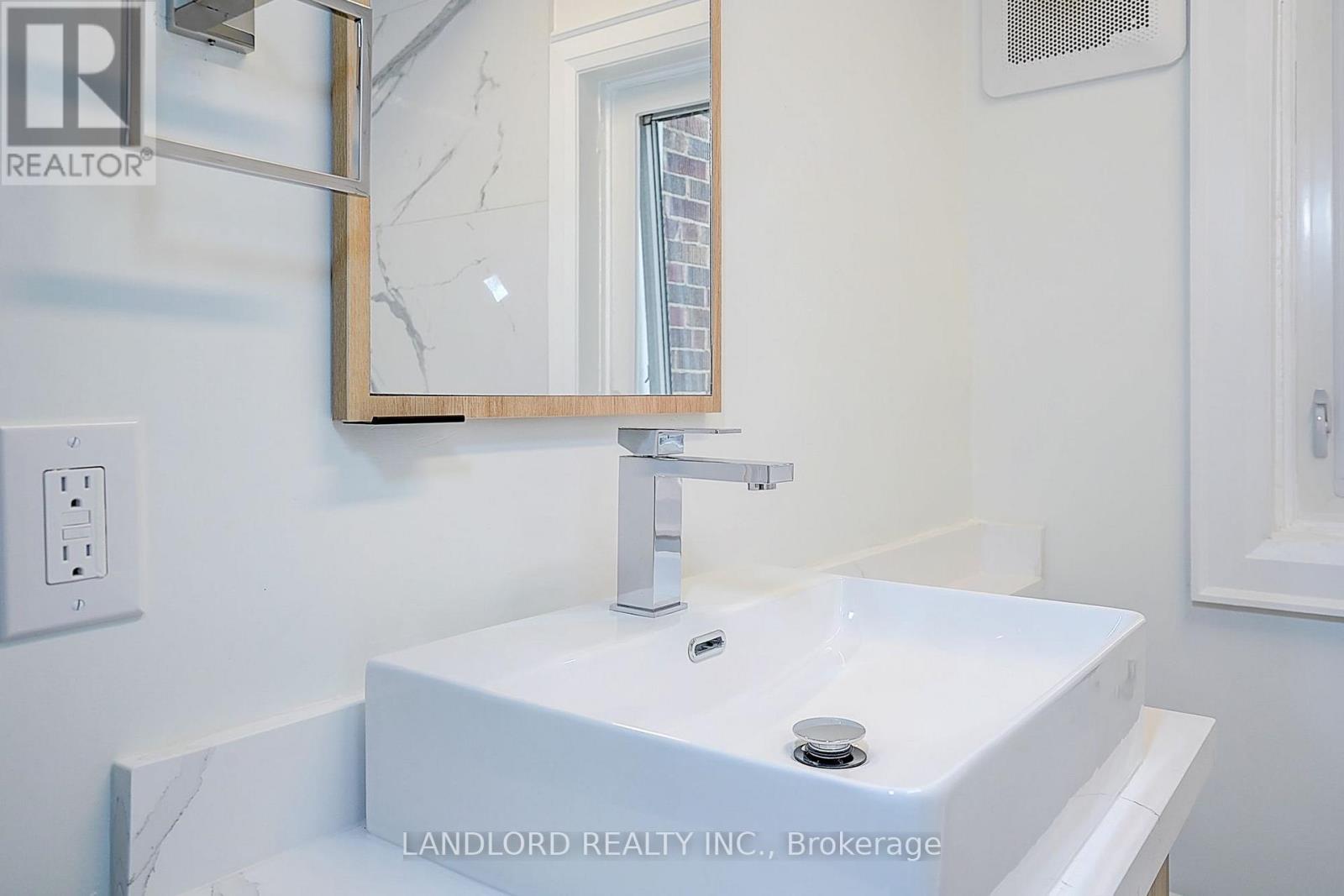 12 - 2520 Bloor Street W, Toronto, Ontario M6S 1R8 - Photo 37 - W13585734