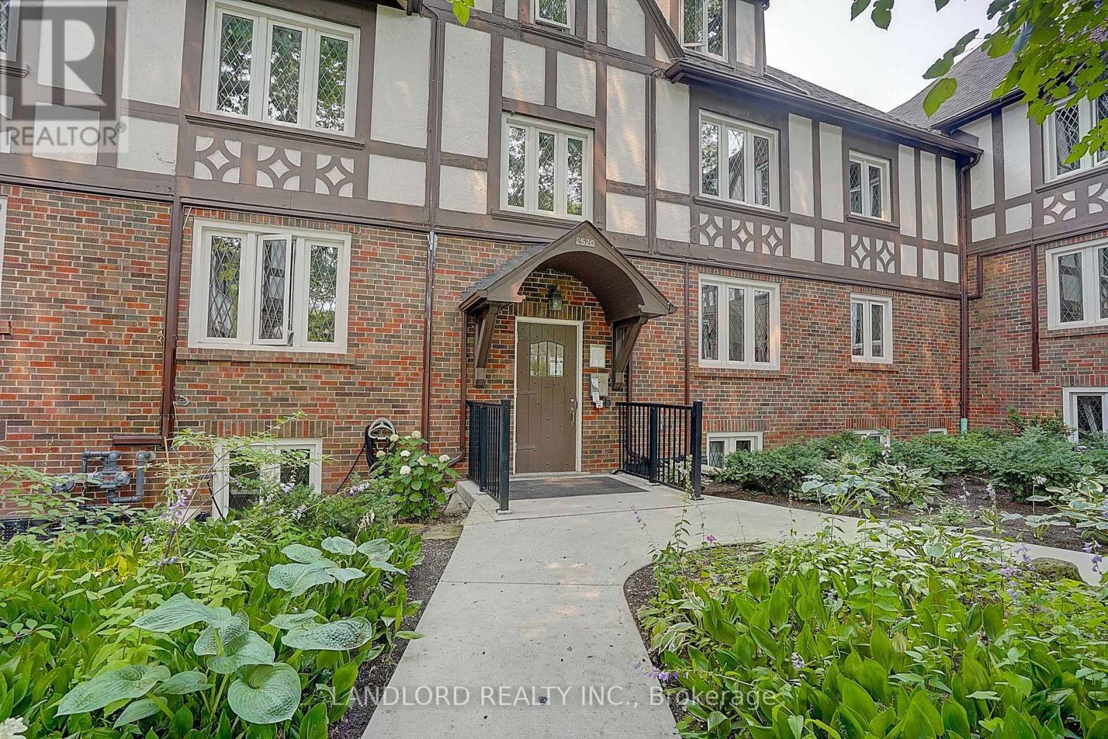 12 - 2520 Bloor Street W, Toronto, Ontario M6S 1R8 - Photo 4 - W13585734