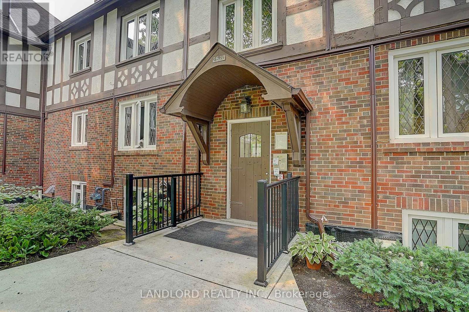 12 - 2520 Bloor Street W, Toronto, Ontario M6S 1R8 - Photo 6 - W13585734