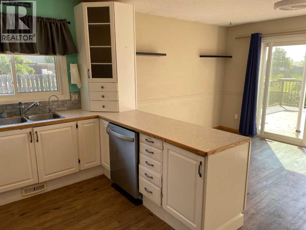 11409 110 Ave. Cres, Fairview, Alberta  T0H 1L0 - Photo 3 - A2326200