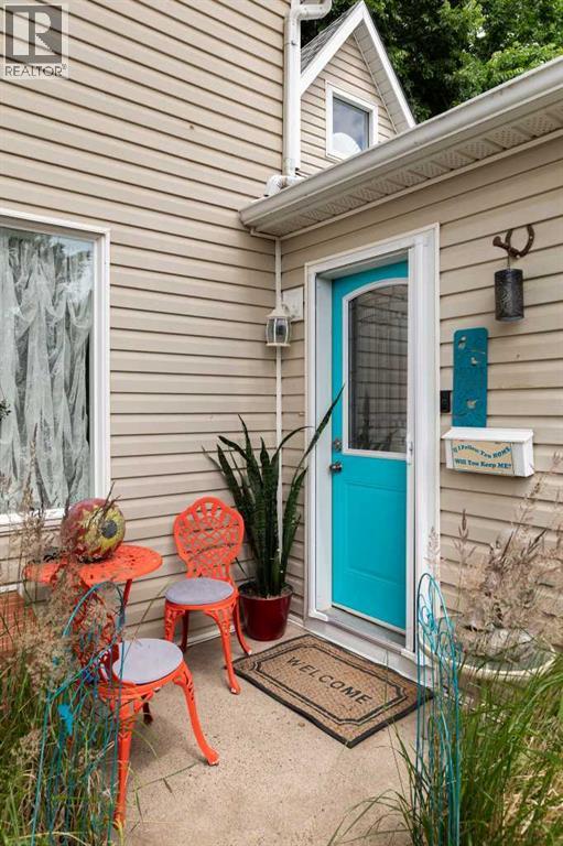 140 6 Street Se, Medicine Hat, Alberta  T1A 1G8 - Photo 4 - A2327559