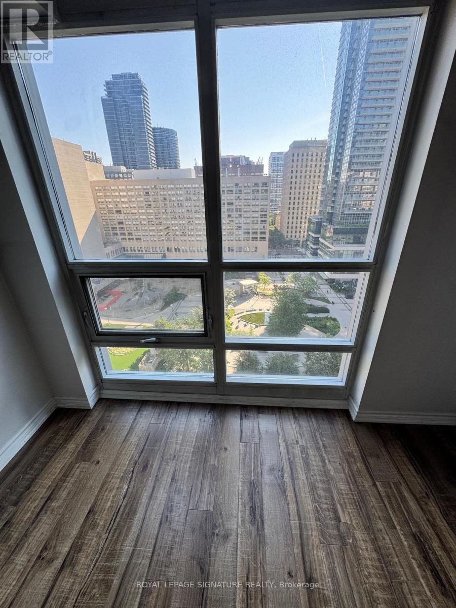 1204 - 761 Bay Street, Toronto, Ontario  M5G 2R2 - Photo 5 - C13585988