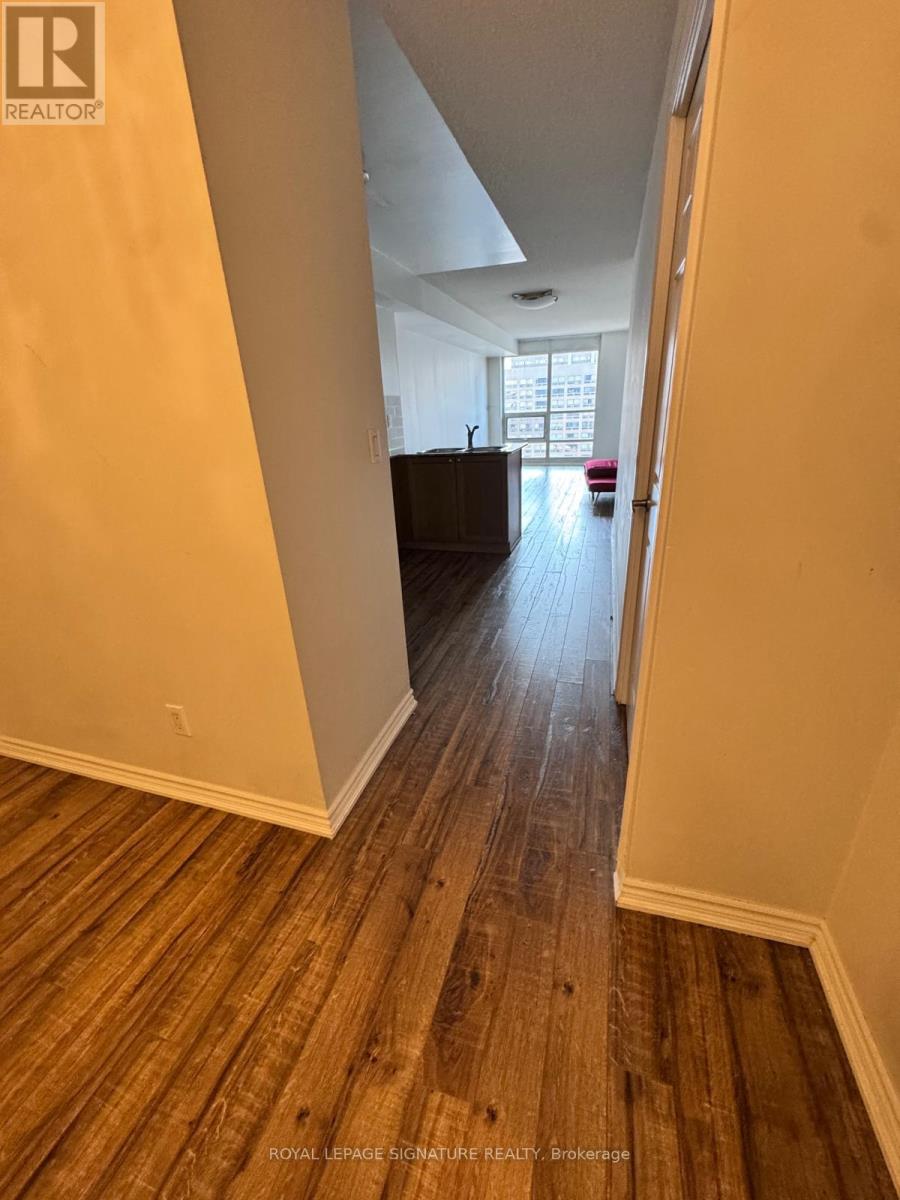 1204 - 761 BAY STREET