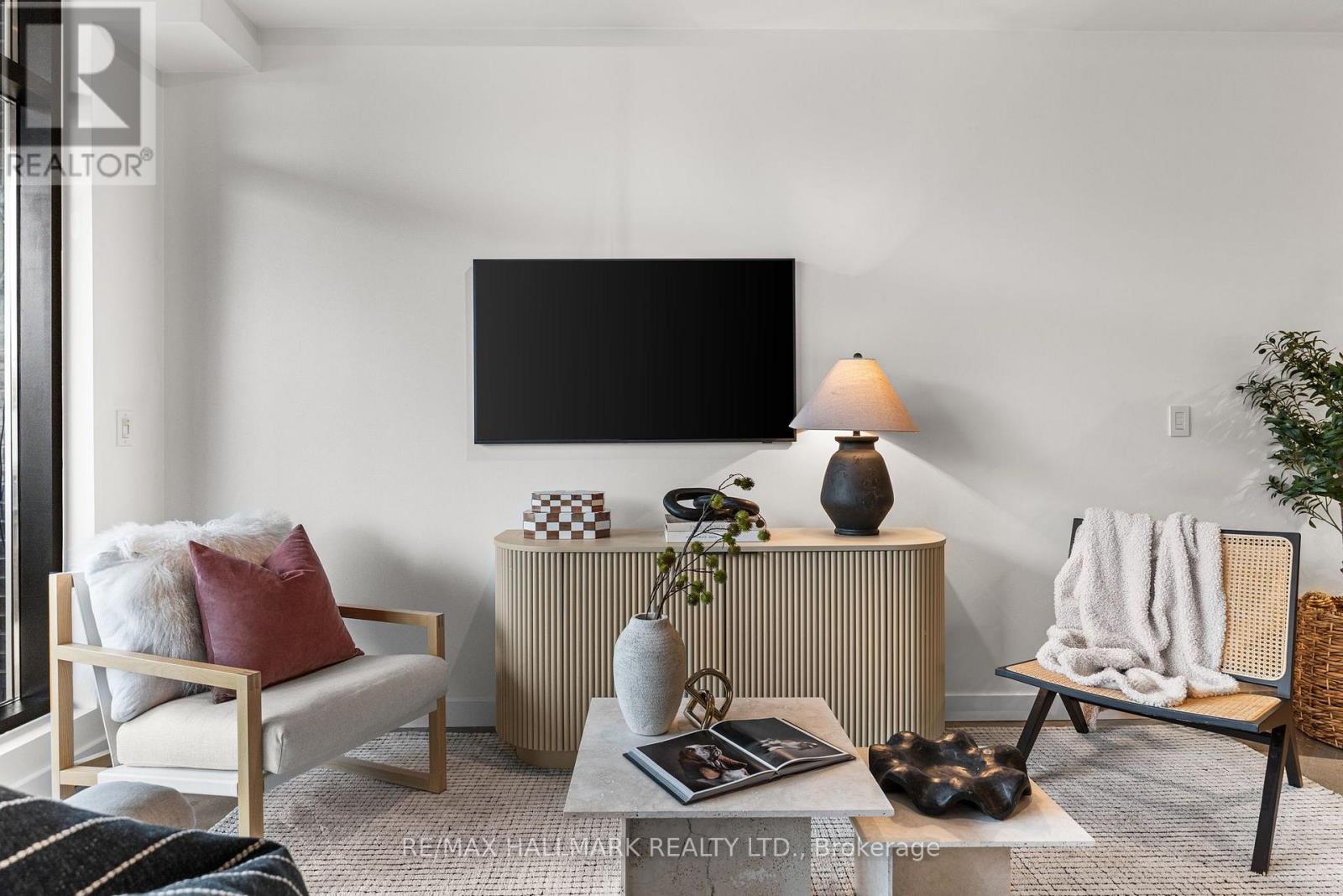 202 - 747 Queen Street E, Toronto, Ontario  M4M 1H3 - Photo 4 - E13585818