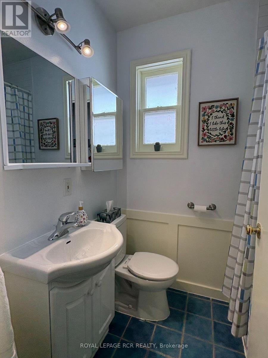 12 Orley Avenue, Toronto, Ontario  M4C 2B9 - Photo 12 - E13585894