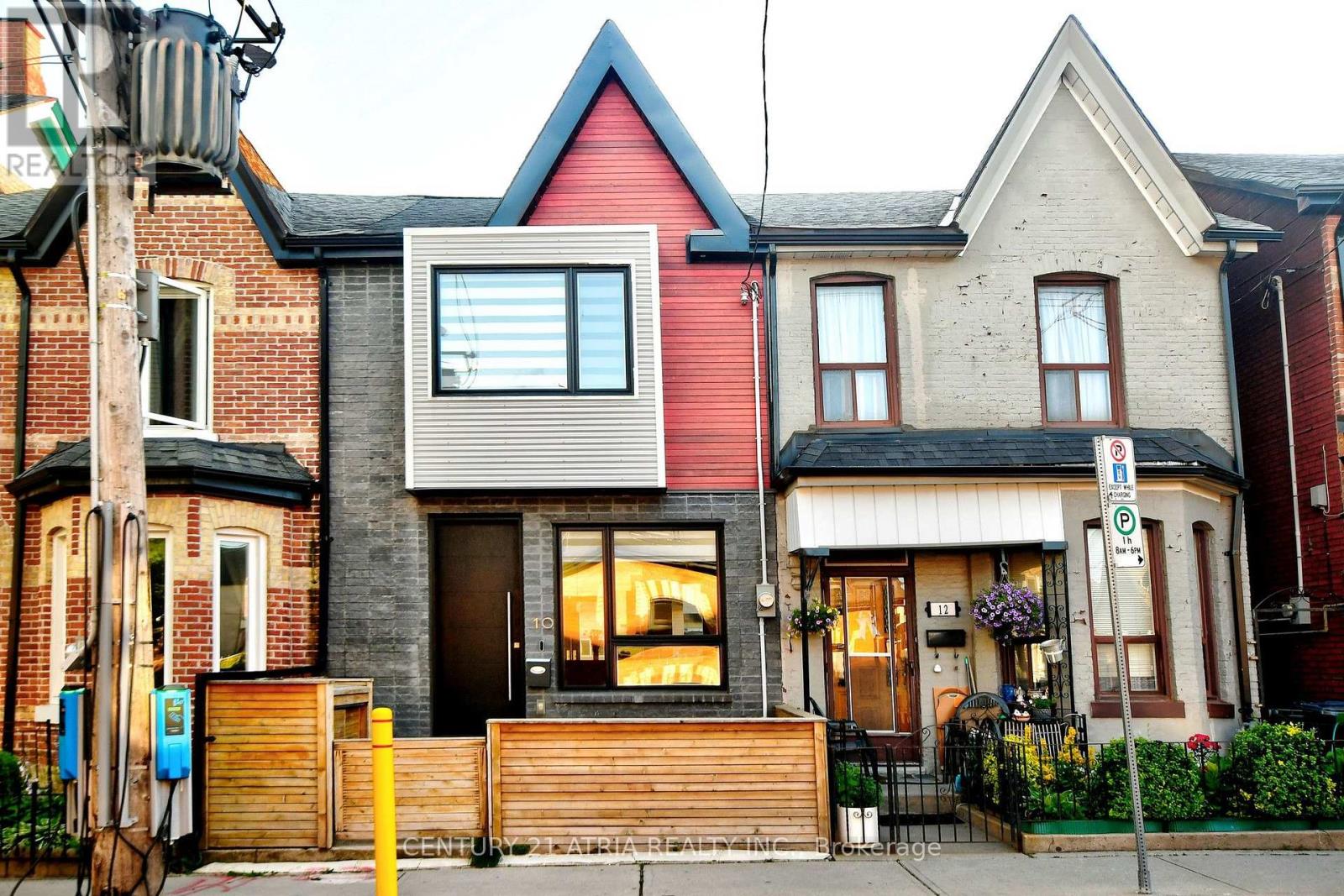 10 Palmerston Avenue, Toronto, Ontario  M6J 2H7 - Photo 1 - C13583902