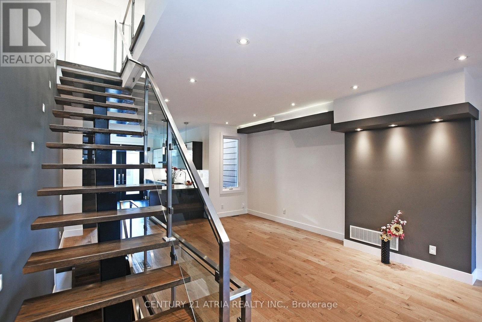 10 Palmerston Avenue, Toronto, Ontario  M6J 2H7 - Photo 23 - C13583902