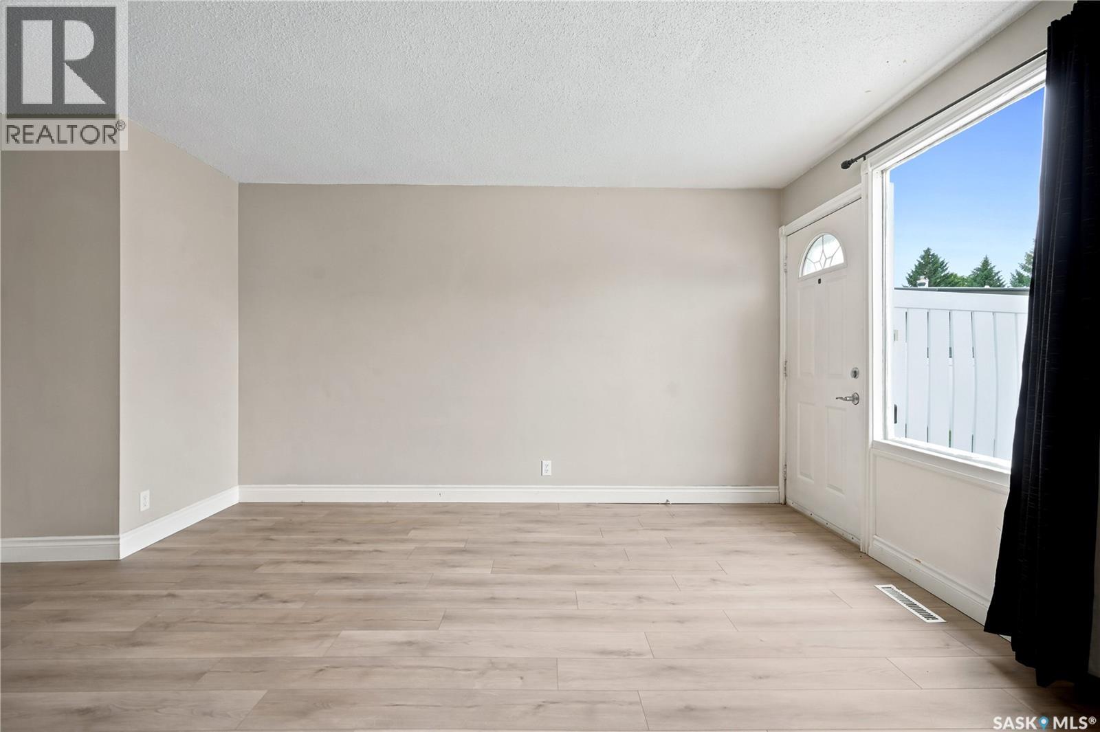 6 1292 Gordon Road, Moose Jaw, Saskatchewan  S6H 3E5 - Photo 7 - SK042883