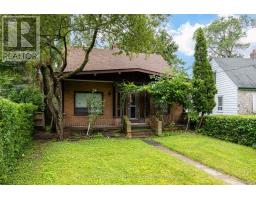 7 SAUNDERS CRESCENT, Toronto, Ontario