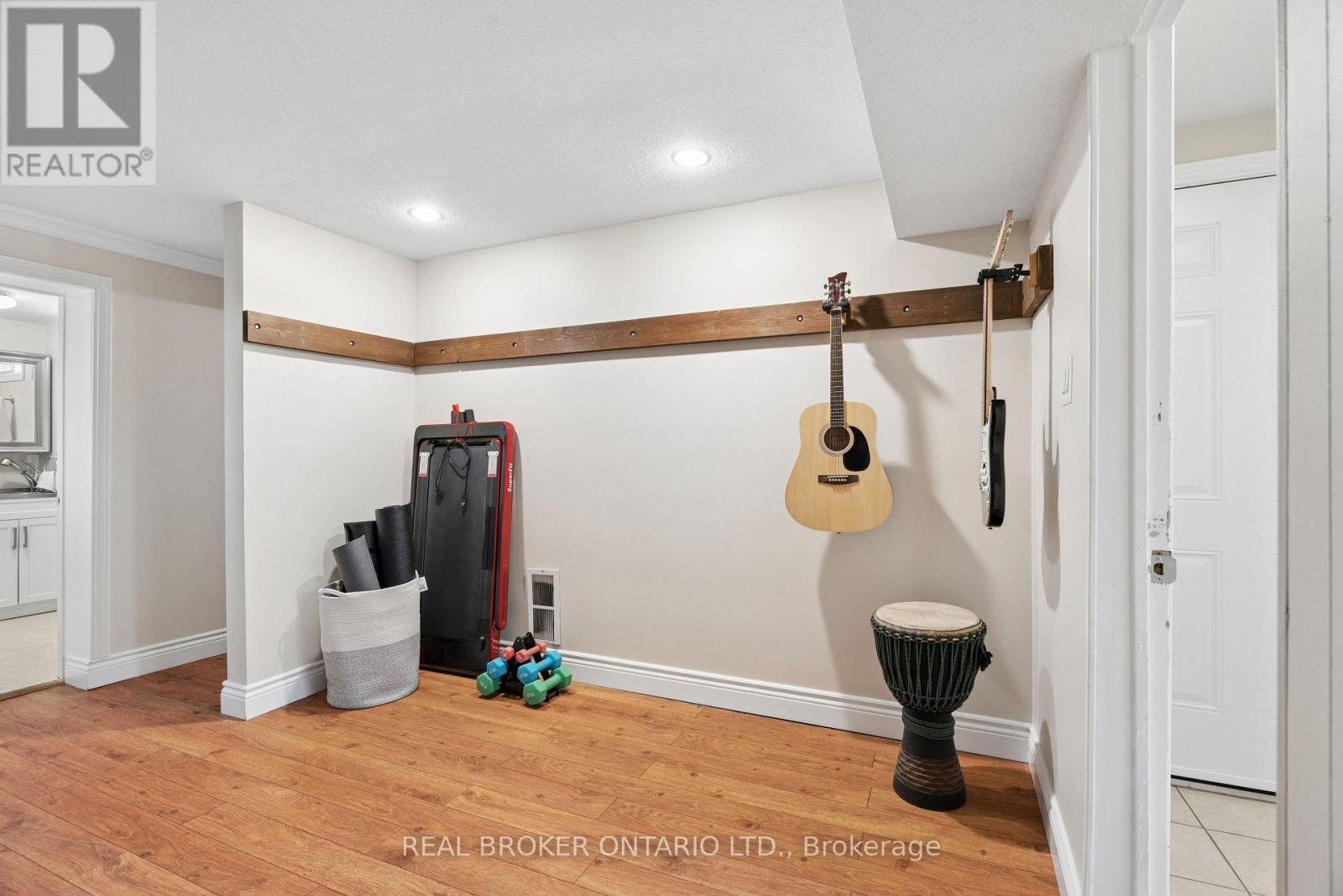 254 Southwood Drive, Kitchener, Ontario  N2E 2B1 - Photo 27 - X13585850