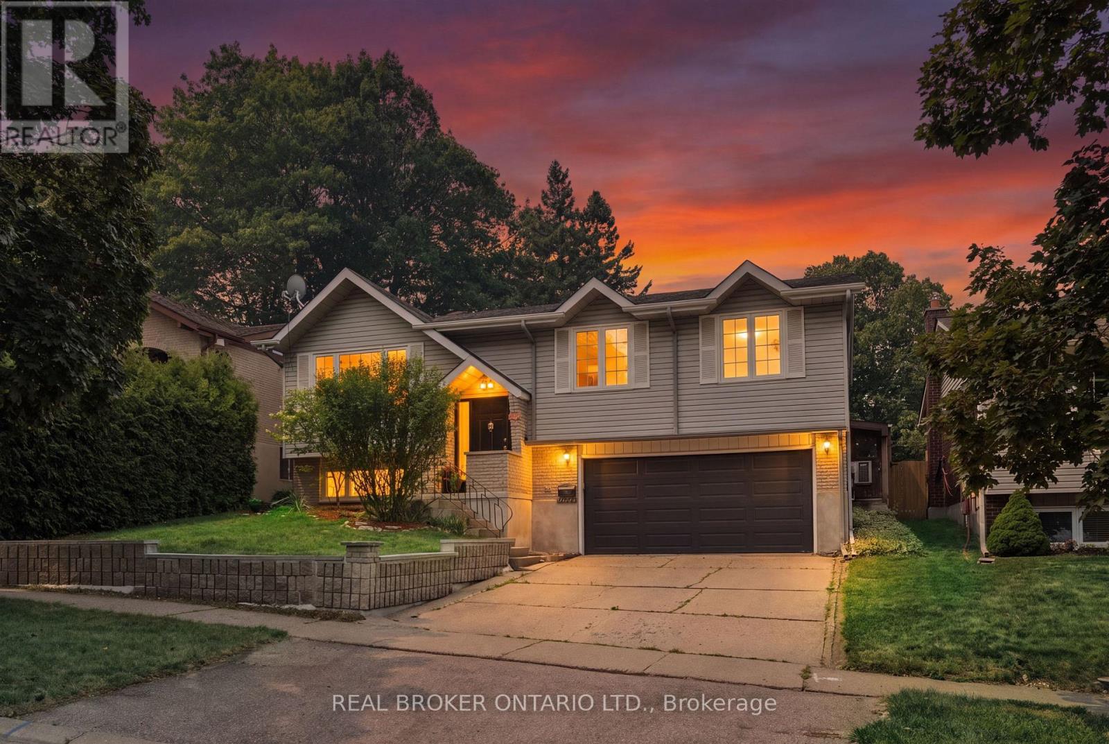 254 Southwood Drive, Kitchener, Ontario  N2E 2B1 - Photo 3 - X13585850