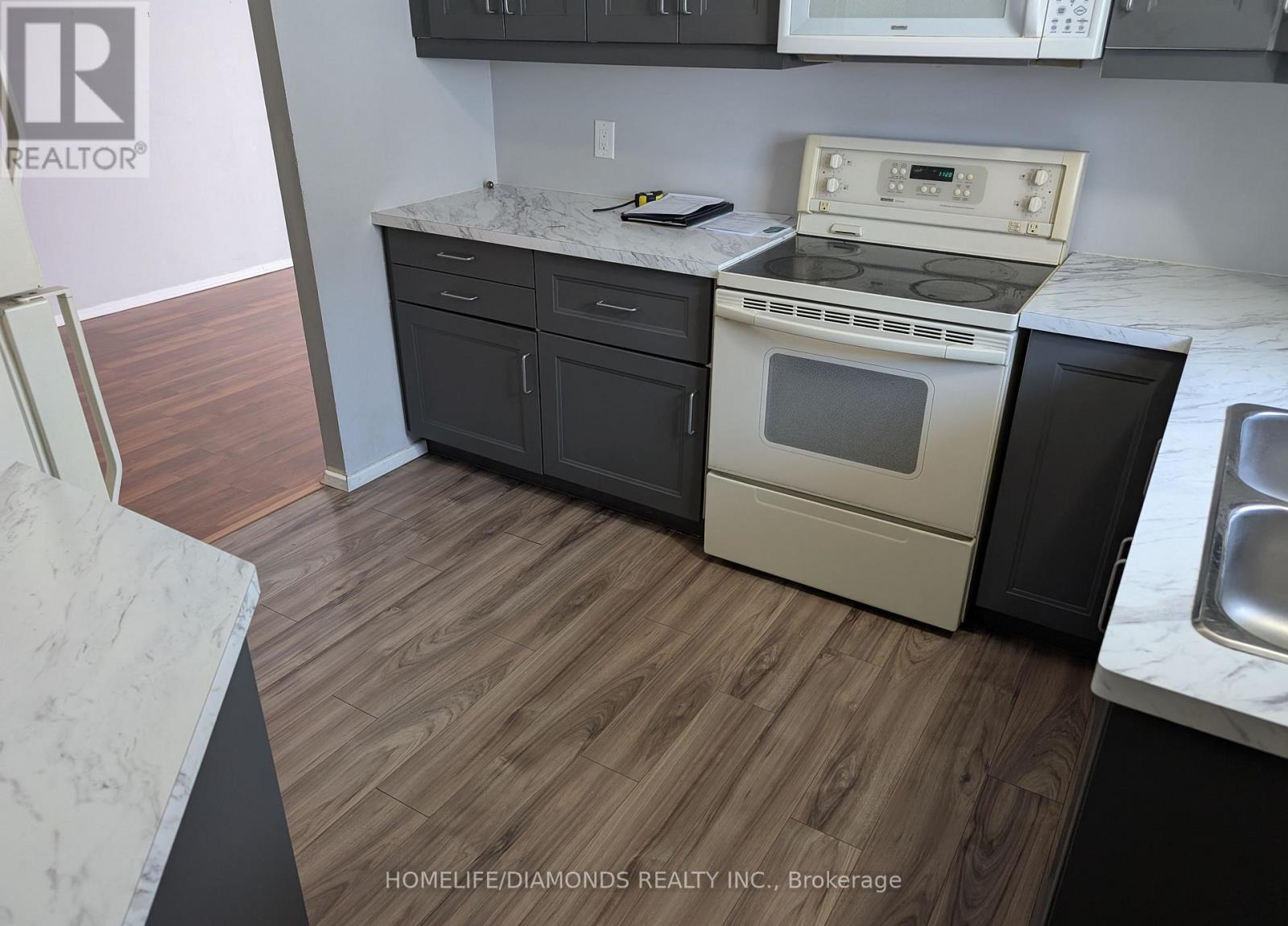 Upper - 5 Calcott Court, Thorold, Ontario  L2V 4J9 - Photo 3 - X13585866