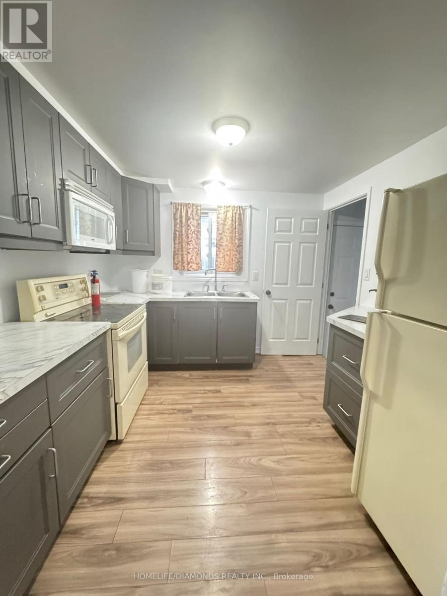 Upper - 5 Calcott Court, Thorold, Ontario  L2V 4J9 - Photo 4 - X13585866