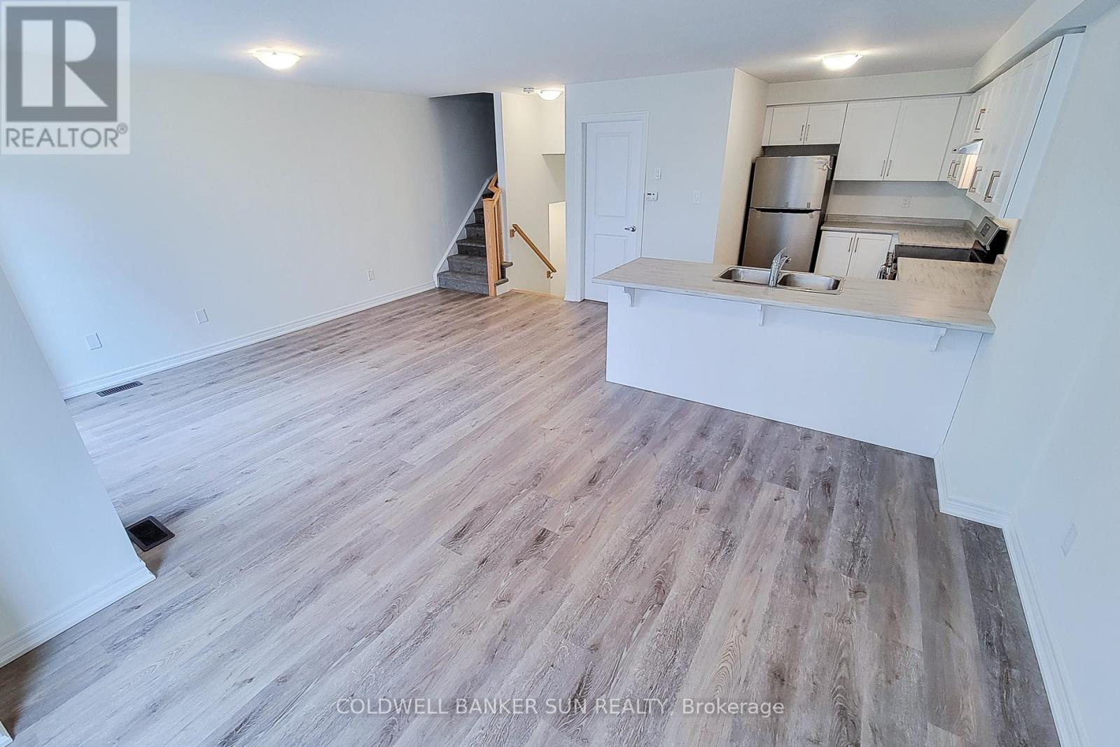 7 Roxanne Drive, Hamilton, Ontario  L8H 1L9 - Photo 7 - X13585962