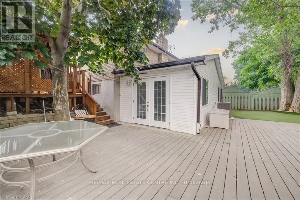 B - 297 Country Hill Drive, Kitchener, Ontario  N2E 2C1 - Photo 12 - X13585992