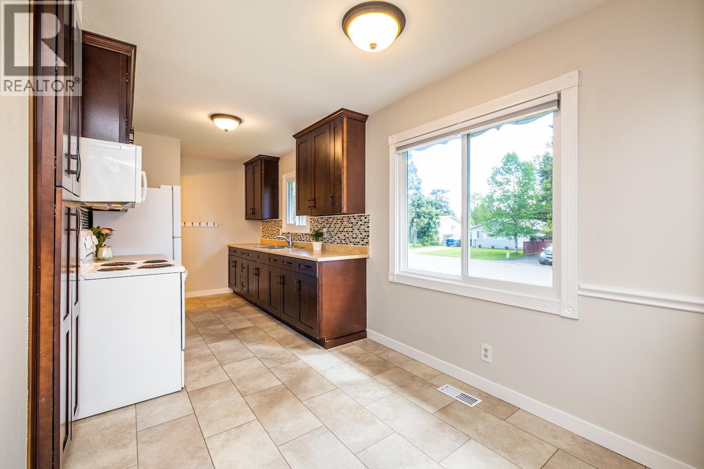 7889 Queens Crescent, Prince George, British Columbia V2N 3H5 - Photo 5 - R3148082