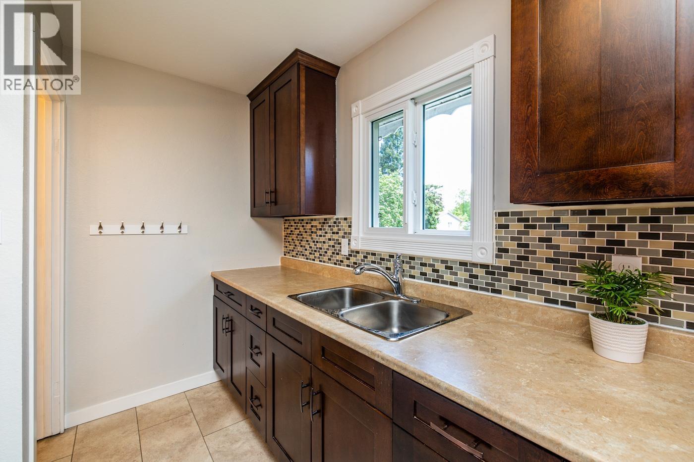 7889 Queens Crescent, Prince George, British Columbia V2N 3H5 - Photo 3 - R3148082