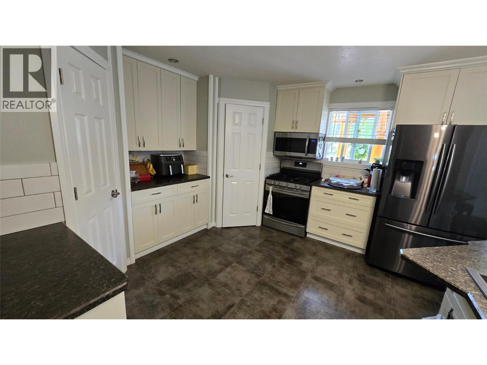 101 Oak Street, Fauquier, British Columbia V0G 1K0 - Photo 15 - 10333123
