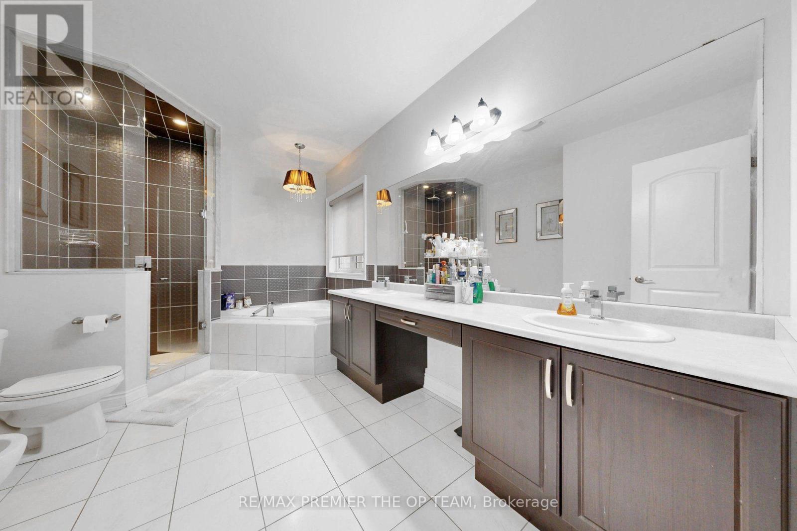 Upper - 60 Chesney Crescent, Vaughan, Ontario L4H 4A5 - Photo 24 - N13579208
