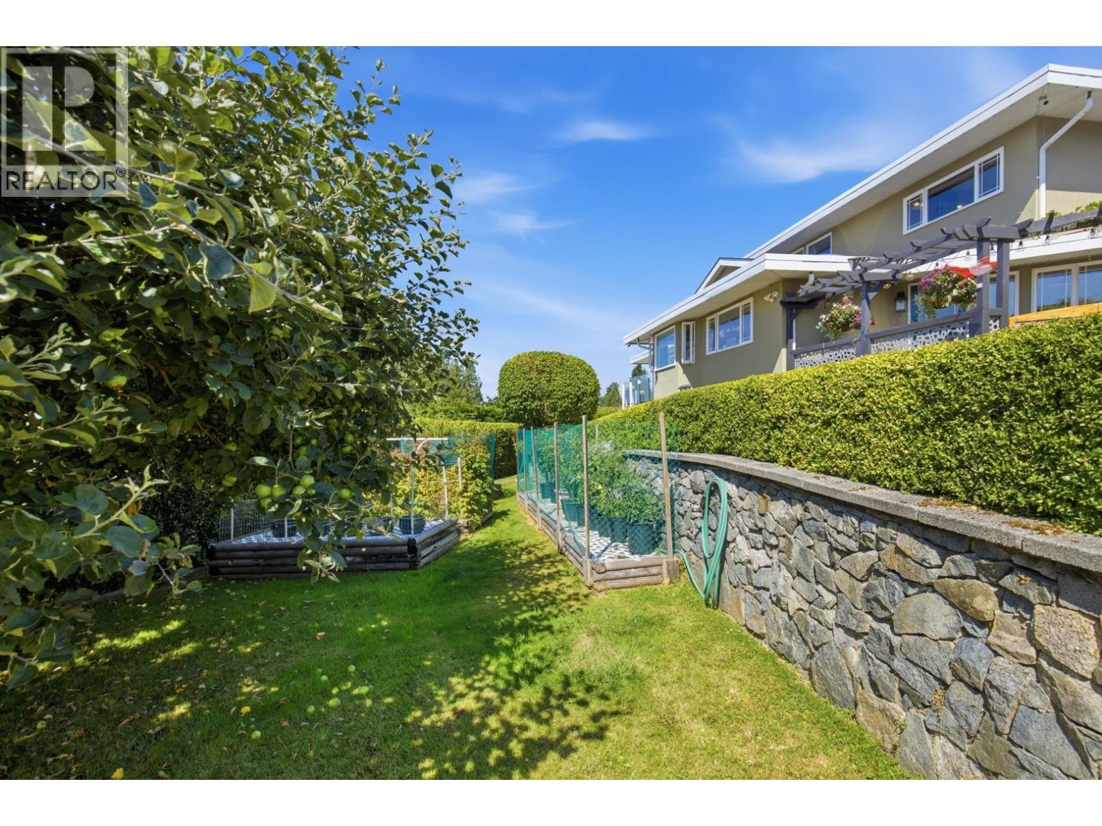 4827 Bluegrouse Drive, Sechelt, British Columbia  V7Z 0E9 - Photo 5 - R3148106