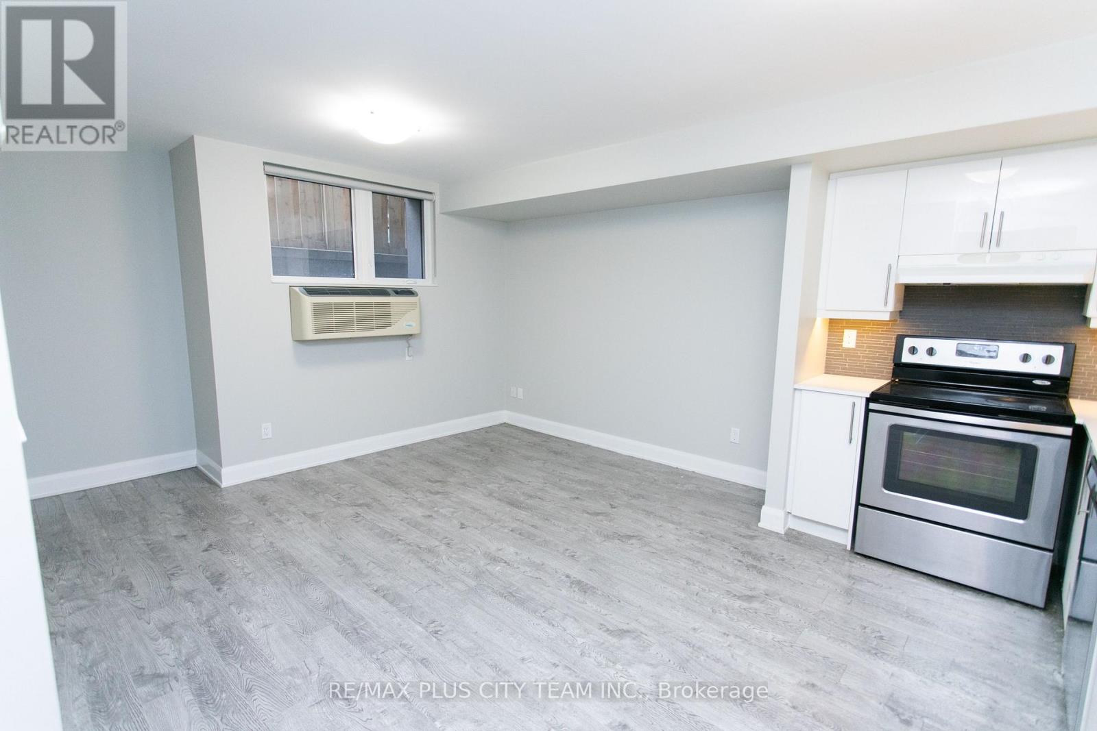 L03 - 686 Bathurst Street, Toronto, Ontario  M5S 2R3 - Photo 1 - C13586044